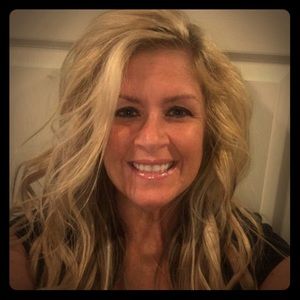 Hi! Loving Poshmark!